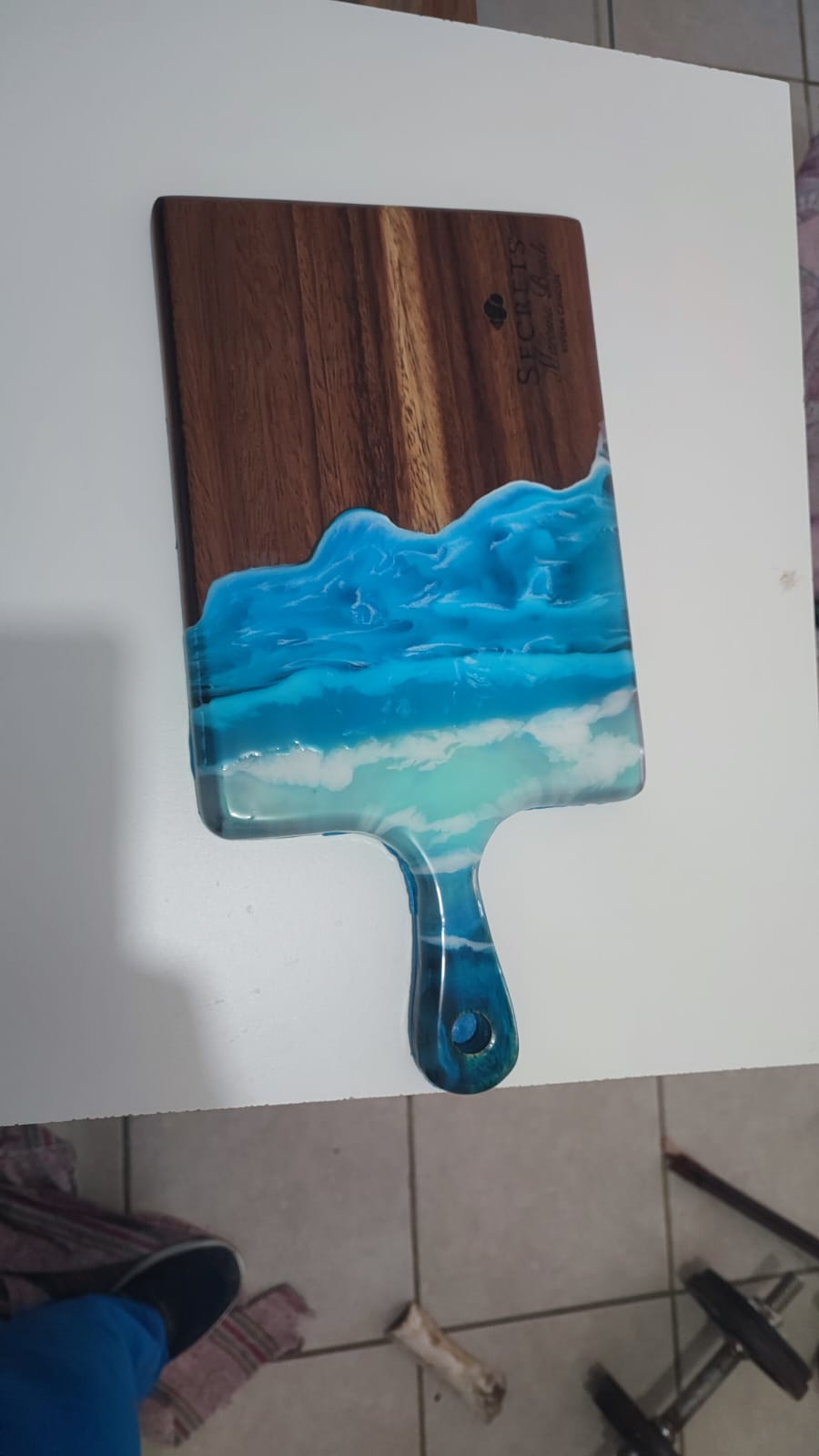 Mesa de resina epóxica fabricada a mano en Playa del Carmen